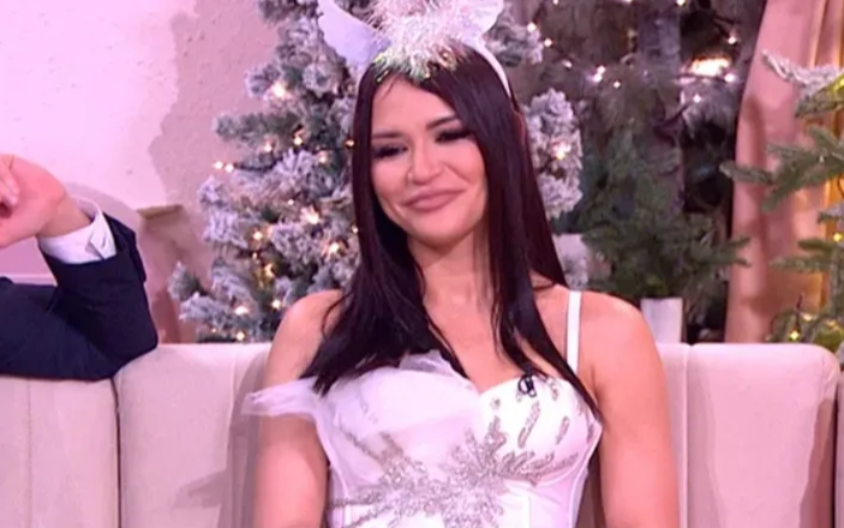 NAŠA PEVAČICA NEDAVNO IMALA OPERACIJU KOJA JOJ JE UGROŽAVALA KARIJERU Otkrila kako teče oporavak! (FOTO)