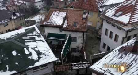 IMA MILIONE, A ŽIVI U SKROMNOJ KUĆI! Niko ne veruje da je ovo dom jednog od najpoznatijih pevača sa naših prostora!