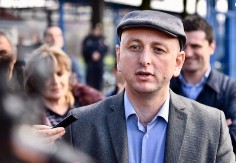  BORBA ZA SRPSKI JEZIK I TROBOJKU SE NASTAVLJA Milan Knežević i njegovi saradnici se ne predaju