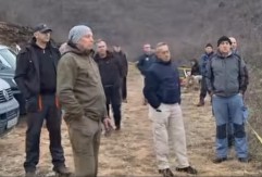 BOŠNJACI SVOJIM TELIMA BRANE IMOVINU SRBA! Drama kod Mostara: " Žele da nam otmu zemlju" (FOTO)