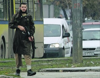  NOVA OPTUŽNICA ZA TERORISTU Ranije pucao na ambasadu, sada napada čuvare u zatvoru