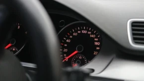 Mnogi vozači ovo rade pogrešno! Brzina od 90 km/h nije najekonomičnija, evo pri kojoj automobil troši manje goriva