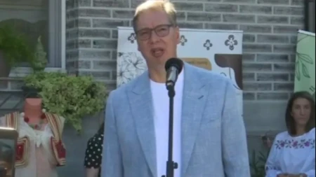 Nastavlja se bitka za Srbiju! Vučić sa narodom u Starom Slankamenu: Ove ulice odmah da se urade!