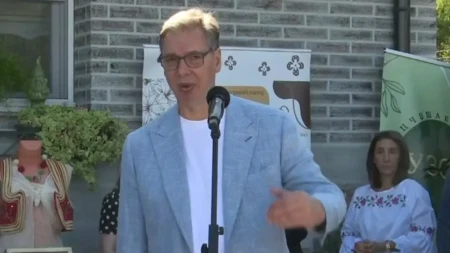 "A da vi preuzmete državu, sigurnije je!" Razgovor Vučića sa meštankom u Starom Slankamenu nasmejao sve