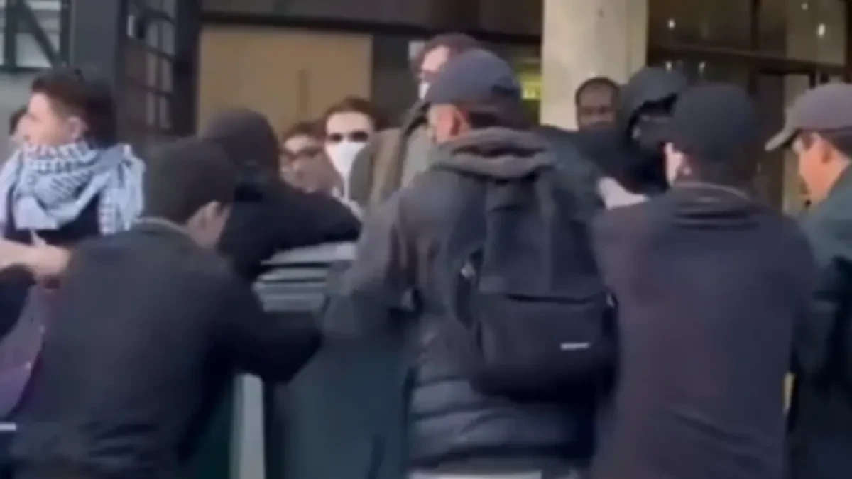 Francuska gori zbog pobune đaka! Direktora polili benzinom, škole u plamenu, policija hapsi stotine