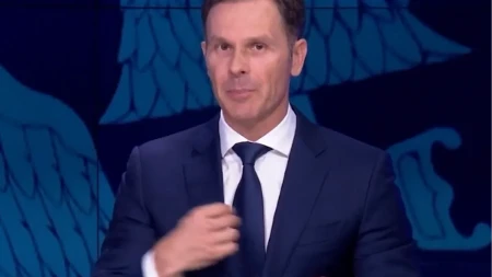 Mali se krsti: Ko o čemu, Nikezić o poštenju!