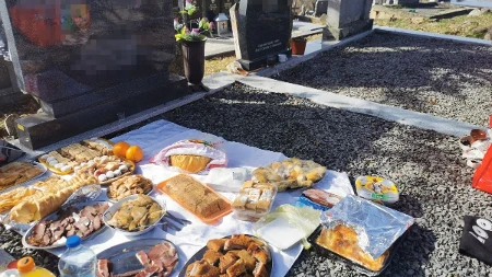 Ne morate od groblja praviti restoran - dovoljne su ove tri stvari: Danas se obeležavaju Miholjske zadušnice