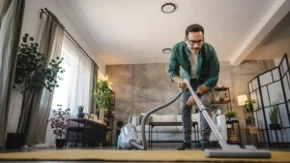 Trik za usisivač koji će vas oduševiti: Ne treba vam skupo sredstvo, već predmet koji svi imamo kod kuće!