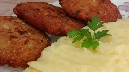 Dodajte 2 kapi ovoga u jaja za pohovanje: Meso ne povuče ni kap ulja, a korica krcka satima
