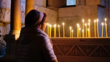 Danas su Zadušnice: Mame, ove običaje morate da ispoštujete