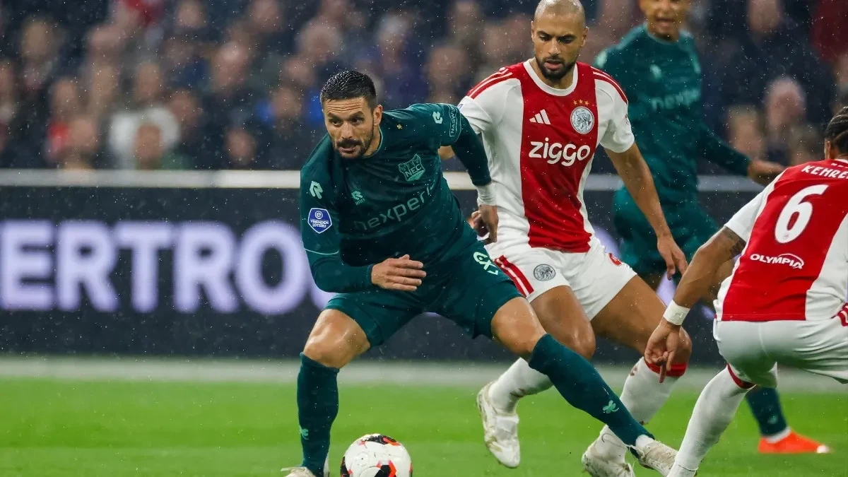 Spektakularna atmosfera u Amsterdamu: Ovako su navijači Ajaksa dočekali Dušana Tadića 