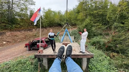 Neverovatna turistička atrakcija, a sve je počelo od jedne sajle: Zlatiborski zipline u selu Ljubiš najduži u regionu - upravo ovako izgleda spust 