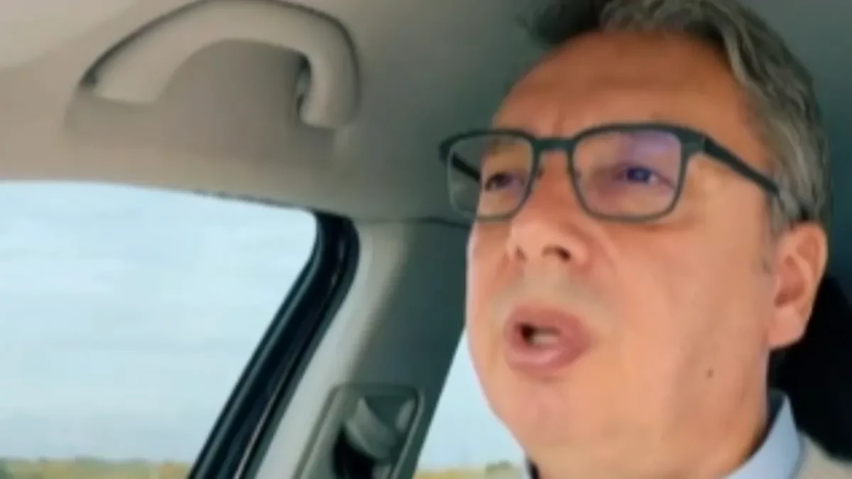 Pričali o struci, na kraju se trezne u fontani! Vučić: To im je treći na listi