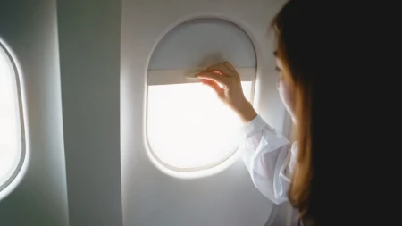 Putnica pomerila zavesu na prozoru aviona i ugledala nešto neverovatno: Snimak izazvao haos na mrežama - posebno se izdvojio jedan komentar