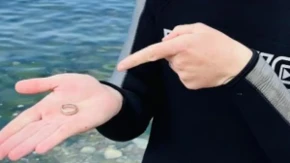 Umesto nagrade – kazna! Pronašao izgubljenu burmu i vratio je paru, a onda se suočio sa policijom!