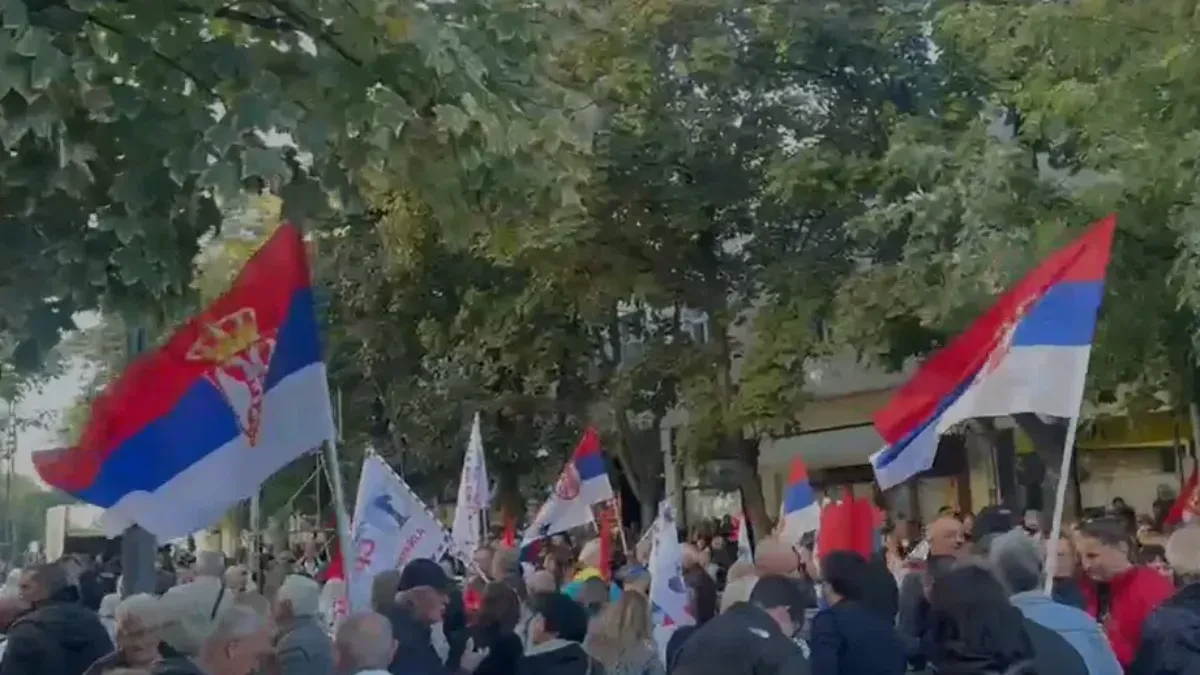 Veliko oduševljenje građana u Šapcu! Uz "Ruzmarin" dočekuju Vučića