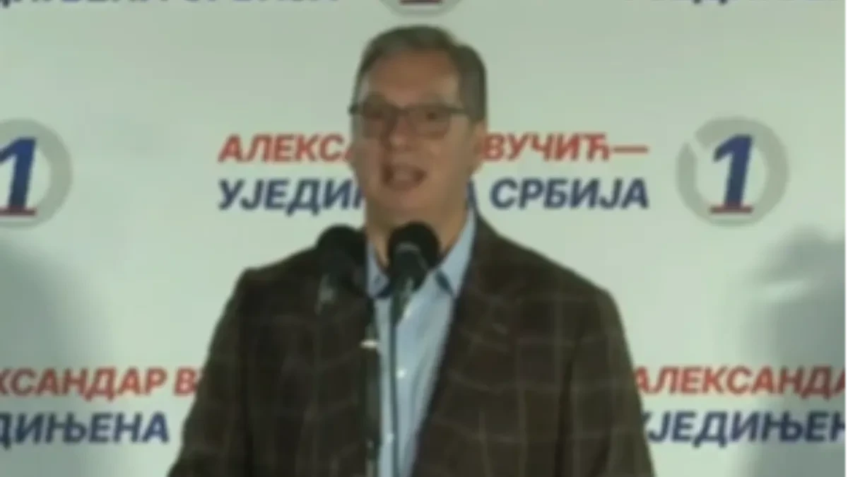 Šabac uz "Ruzmarin" dočekao Vučića: Počeo veliki skup, vijore se trobojke!