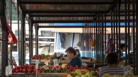 Pijace u Srbiji pune, ali cene se menjaju - paradajz i paprika poskupeli, ovo voće sada je jeftinije