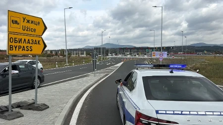 Požar na auto-putu "Miloš Veliki": Zatvoren ulaz u pravcu Beograda (FOTO)