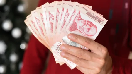 Važno obaveštenje o novih 13.000 dinara novčane podrške: Ko ima pravo na mesečnu isplatu i do kada treba da donese dokumentaciju