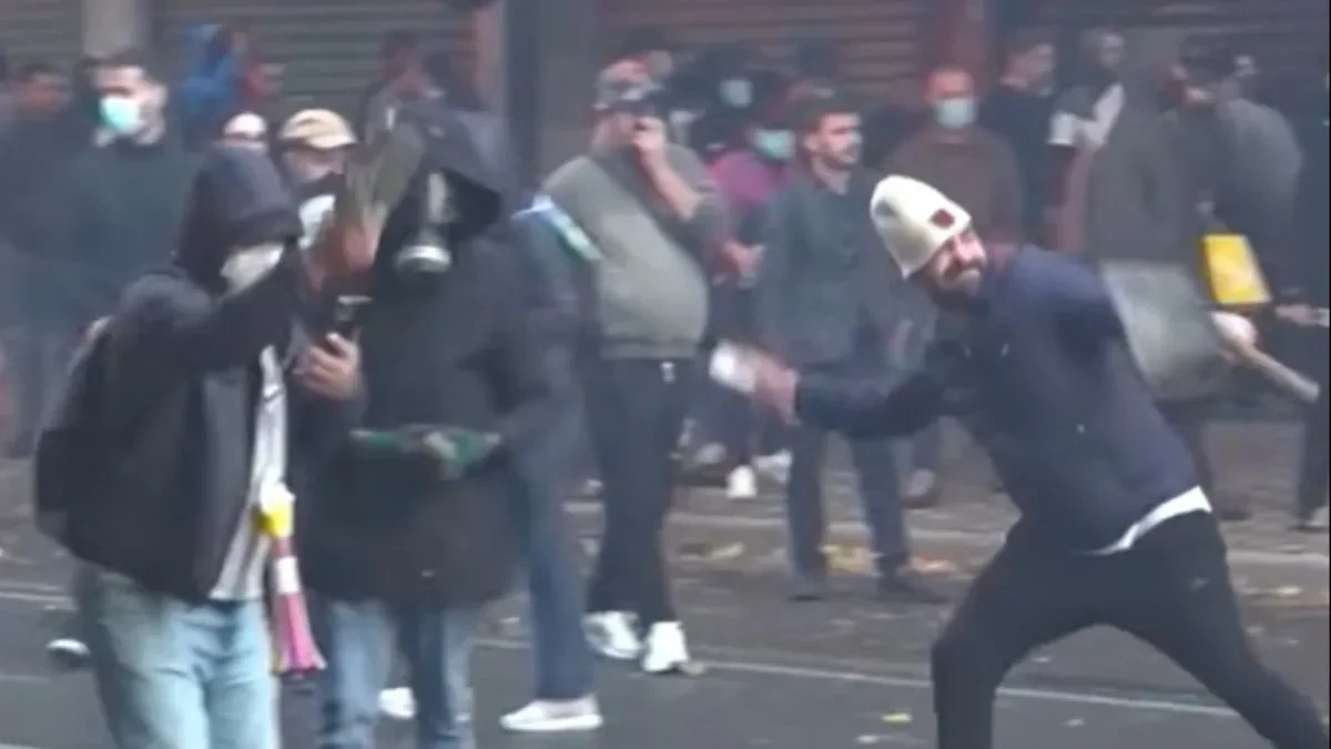 Studentima se pridružili i srednjoškolci, povređeno na desetine policajaca (VIDEO)