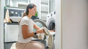 Koliko veša zaista staje u veš-mašinu? Greška koju mnogi prave može da utiče na kvalitet pranja