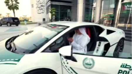 A u Dubaiju, policajci su dobili lamborginija za službeno vozilo 