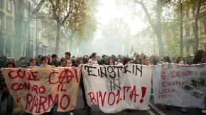 Ruše i Rim! Protesti studenata i srednjoškolaca širom Italije, sukobi demonstranata sa policijom