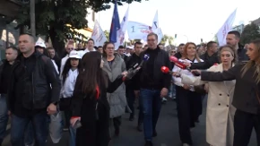 „Zabranjen grad? Evo me nasred ulice!“ Vučić odgovorio na ranije pretnje i prošetao Novim Sadom!
