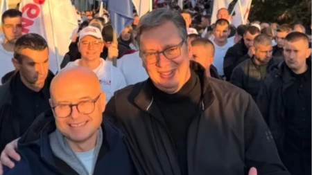 Zagrljeni među građanima! Vučić objavio fotografiju sa Vučevićem iz Novog Sada i poslao poruku Srbiji!