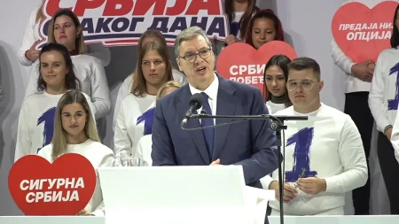 „Pesnicom udare ženu, pa ni izvini da kažu!“ Vučić iz Novog Sada osudio nasilje: „Ko su ti ljudi?!“