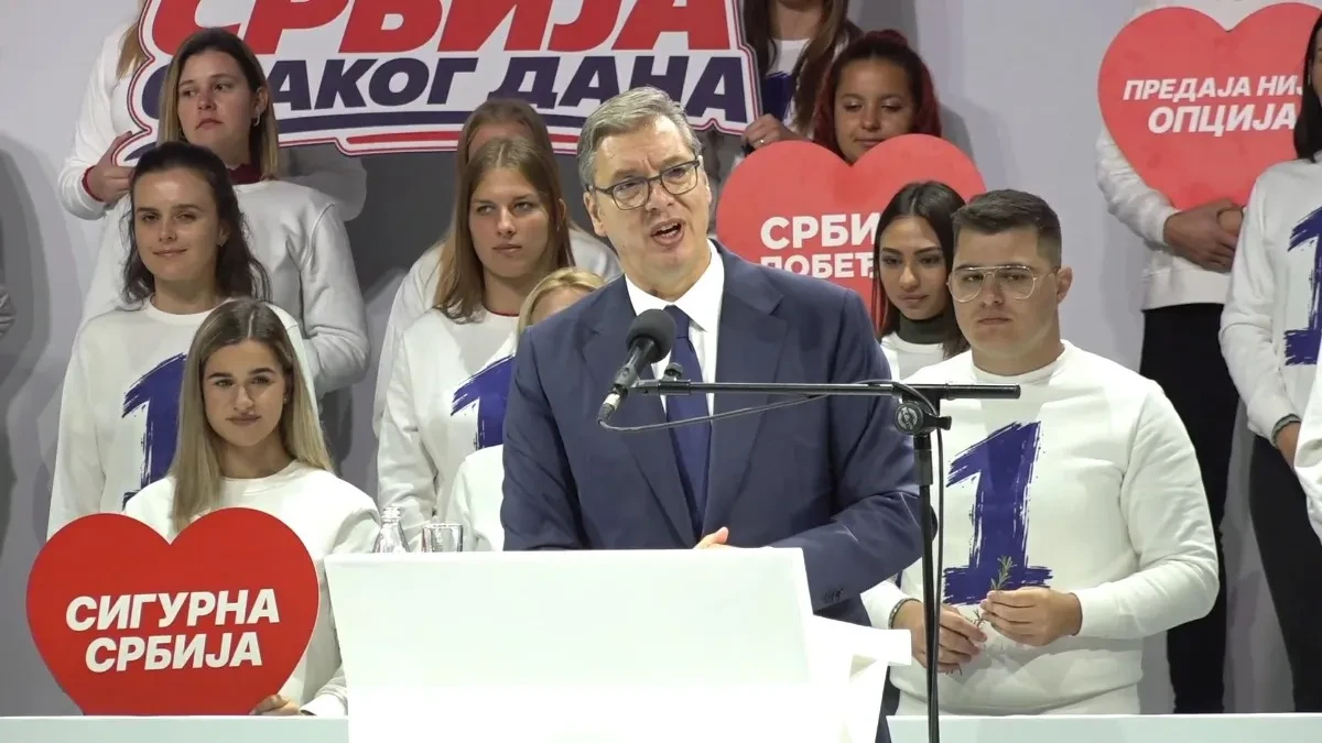 „Pesnicom udare ženu, pa ni izvini da kažu!“ Vučić iz Novog Sada osudio nasilje: „Ko su ti ljudi?!“