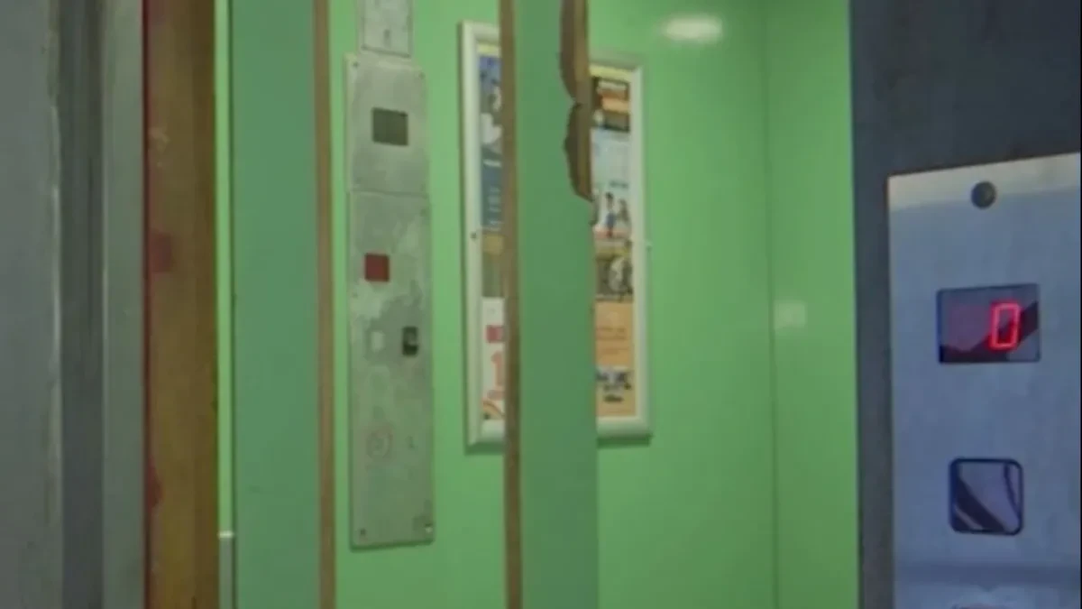 Ovaj lift u Beogradu pamti 1935. godinu! I dalje vozi stanare, a majstori danas muku muče sa starim delovima
