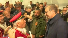 "Oj, Vučiću, naše desno krilo!" Krajišnici posvetili pesmu Aleksandru Vučiću