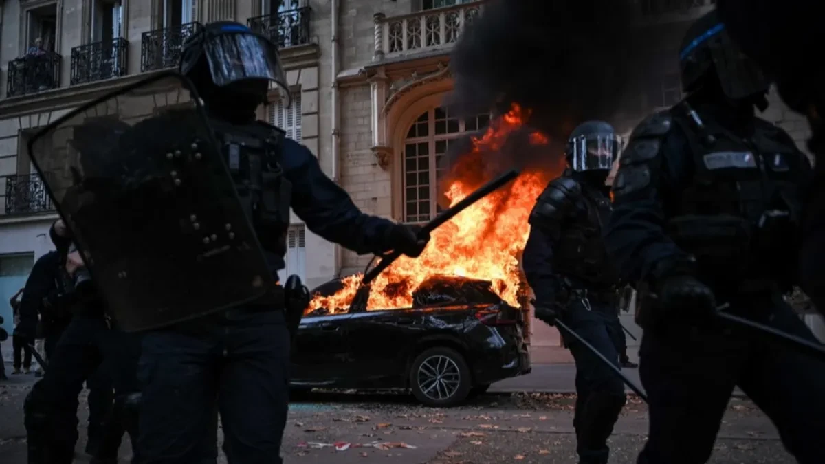 Gori Pariz, u toku je operacija "Mobilizacija"! Bukti rat na ulicama, policija hapsi i rasteruje demonstrante
