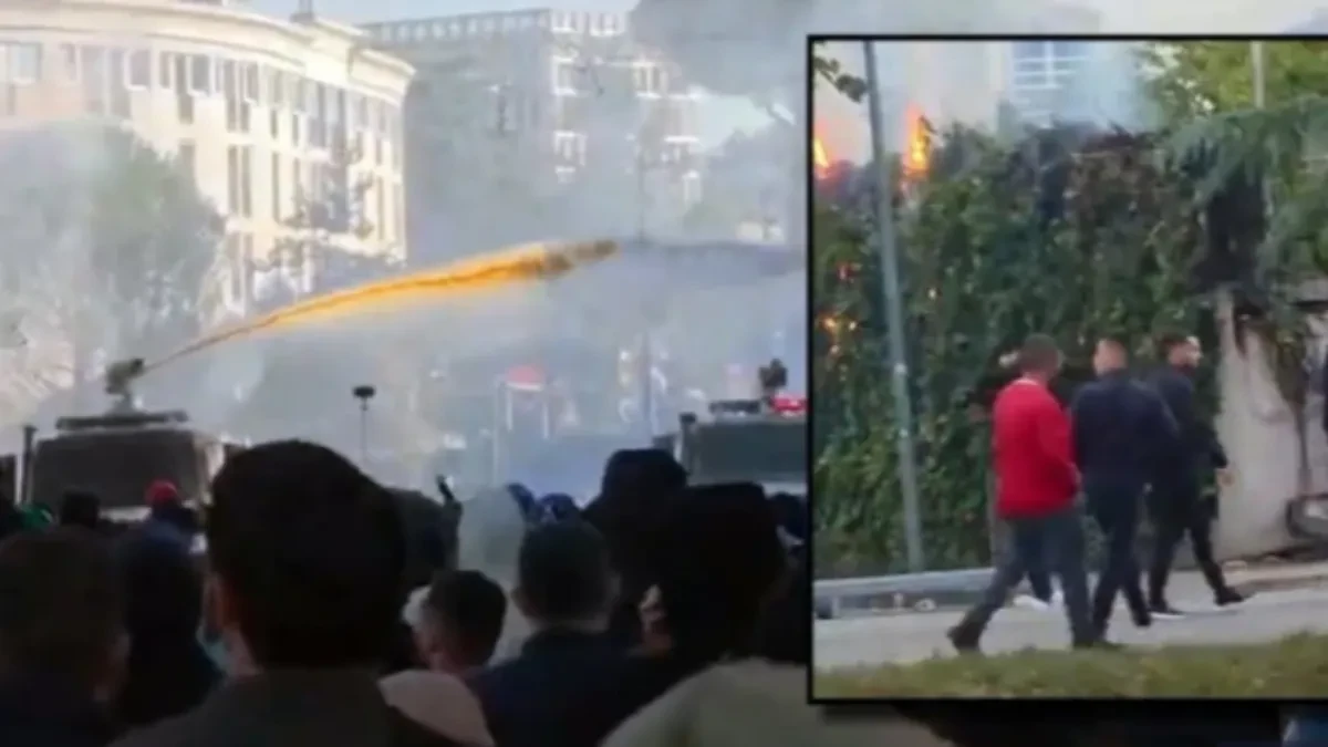 (VIDEO) Plamen buknuo kod bivše ruske ambasade! Tirana u haosu, demonstranti divljaju ulicama: Hoće li reagovati Moskva?!