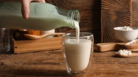 Svi piju jogurt, a zaboravljaju ovaj napitak: Prepun je kalcijuma!