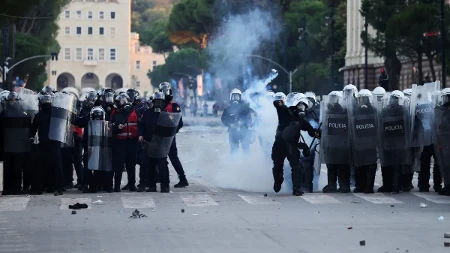 Četiri dana protesta u Albaniji, broje se povređeni, opšti haos na ulicama!