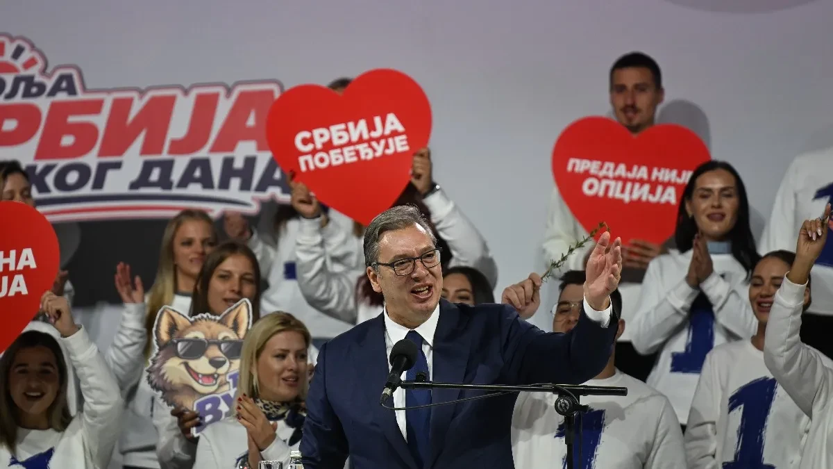"Samo vi, građani Srbije, donećete odluku o tome kakvu budućnost želite" Vučić: Birajte mudro! (VIDEO)