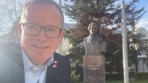 Evo ko lobira za "studentsku" listu: Felinger tražio da se ukloni spomenik Milici Rakić, tražiće od njegovog premijera Ilije Srdanovića da to uradi!