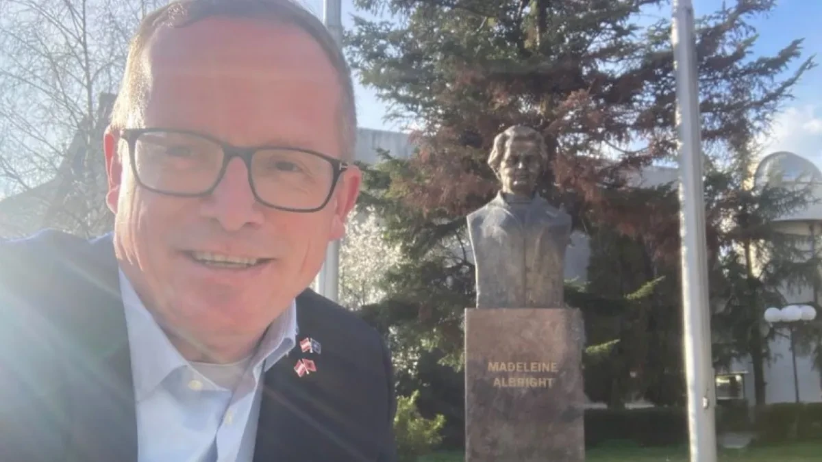 Evo ko lobira za "studentsku" listu: Felinger tražio da se ukloni spomenik Milici Rakić, tražiće od njegovog premijera Ilije Srdanovića da to uradi!
