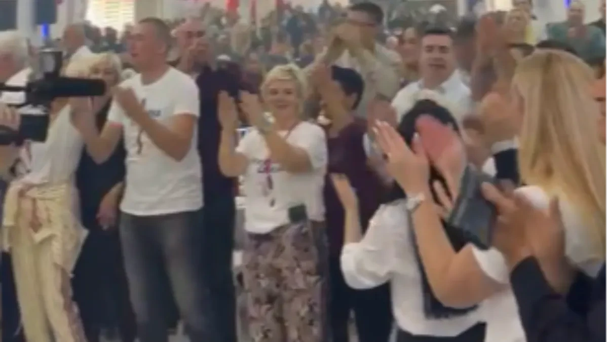 "Pobeda, pobeda" Apsolutna podrška Aleksandru Vučiću iz Novog Pazara (VIDEO)