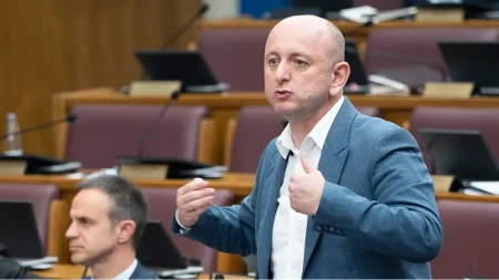 Knežević poručio Plenkoviću: Hrvatska je najnacističkija država u Evropi! Da je Hitler živ, lično bi ti uručio Gvozdeni krst!