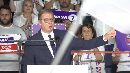„Hoće da nam vrate žute i vreme najgorih pljački!“ Vučić u Čačku podsetio na 2000. godinu i braću Mazreku