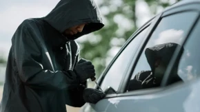 Ako primetite ovu promenu na kolima - pokradeni ste: Lopovi ciljaju ove automobile zbog jednog skupog dela
