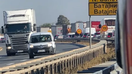 Preživeo sudar tri automobila, a onda ga udario kamion: Tragična sudbina muškarca na auto - putu kod Batajnice 