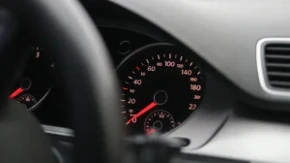 Svi misle da je 90 km/h najštedljivije, ali istraživanje pokazuje drugačije: Pri ovoj brzini automobil troši najmanje goriva