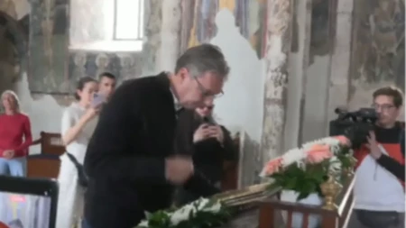 Razgovor sa narodom! Vučić obilazi manastir Manasiju 