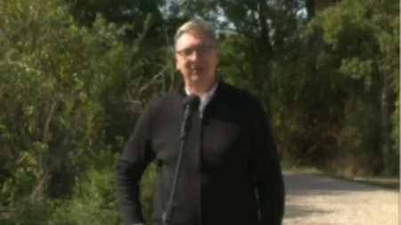 "Posle 400 godina obnavlja se trpezarija" Vučić posetio Manasiji, veliki broj građana ga dočekao u Krušaru