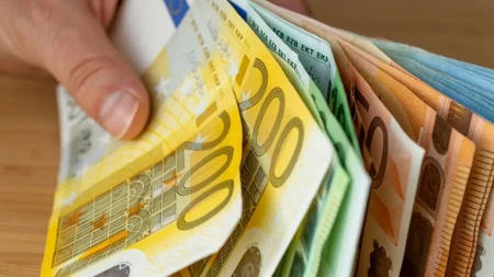Koliko gotovine treba držati kod kuće za slučaj krize? Ekonomista otkriva računicu